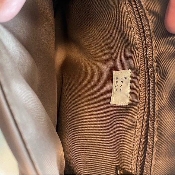 NWOT A New Day Quilted Satchel Handbag with chain crossbody brown tan neutral - Picture 5 of 8